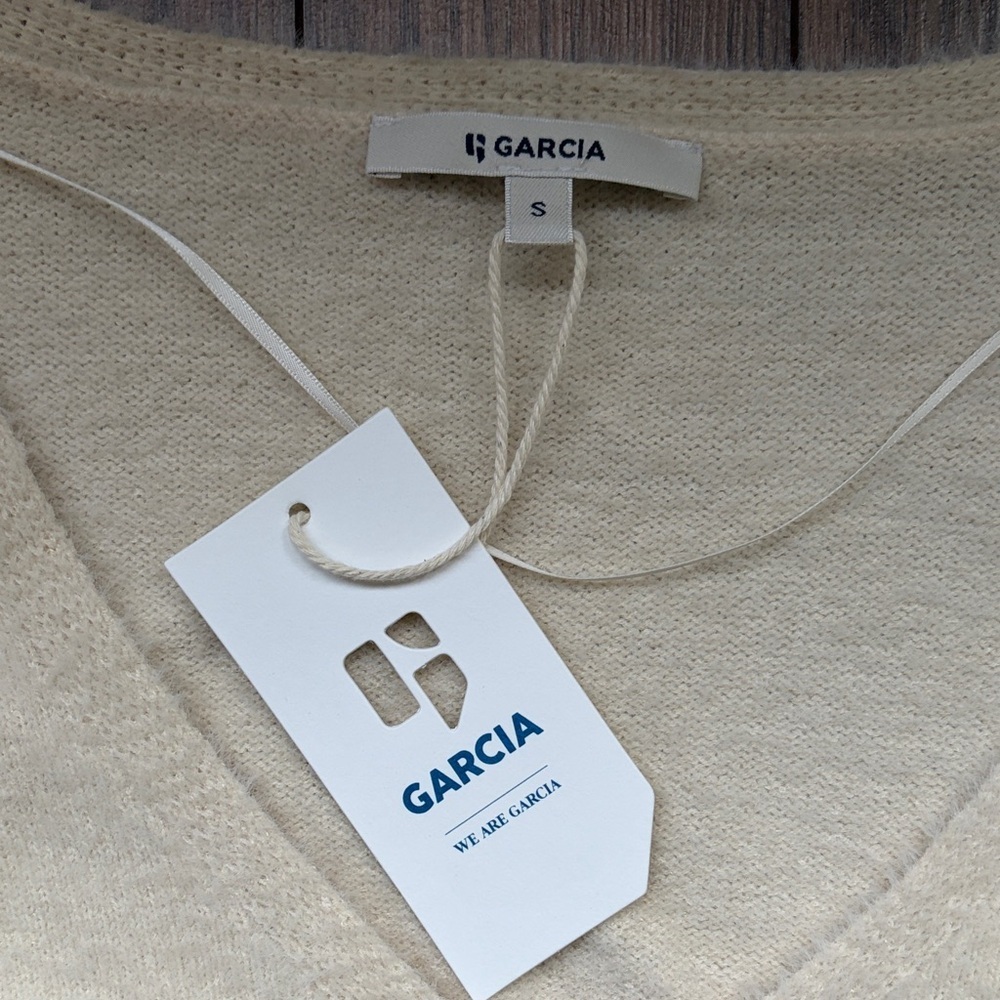 GARCIA Soft Cream V-Neck Kitten Jumper size small - Picture 7 of 16